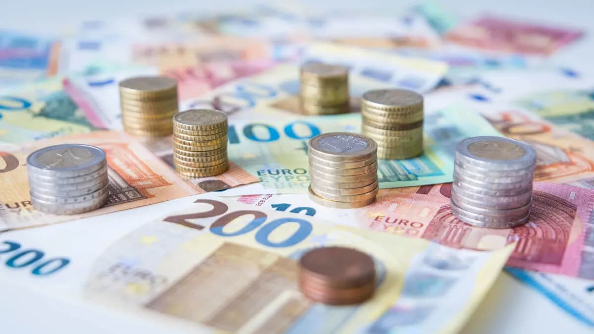 Jak wpłacić euro na konto walutowe mBank bez zbędnych formalności?