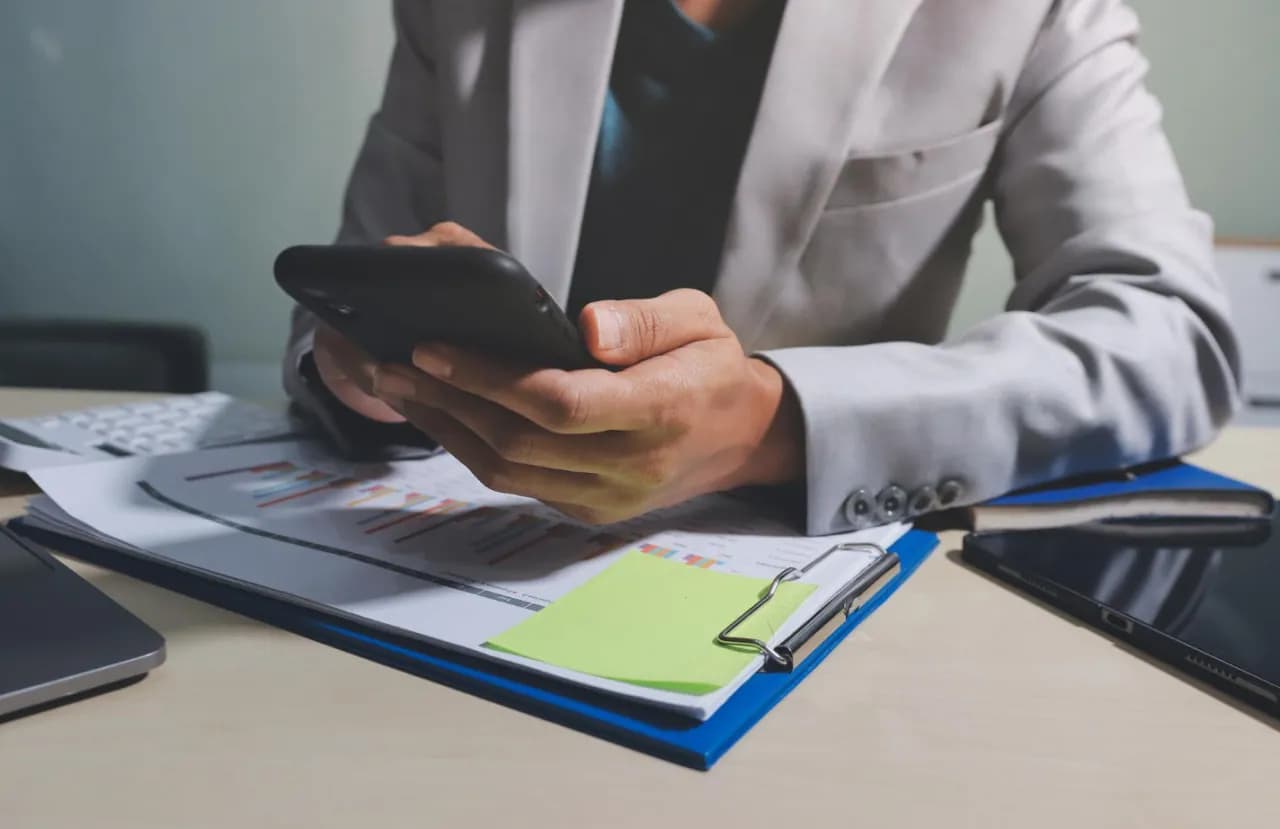 Jak długo trwa blokada środków w mBank? Odkryj ważne szczegóły