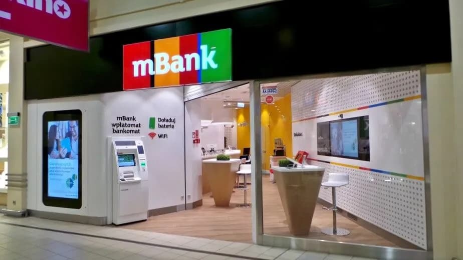 O której przychodzą przelewy mBank? Sprawdź, by uniknąć opóźnień