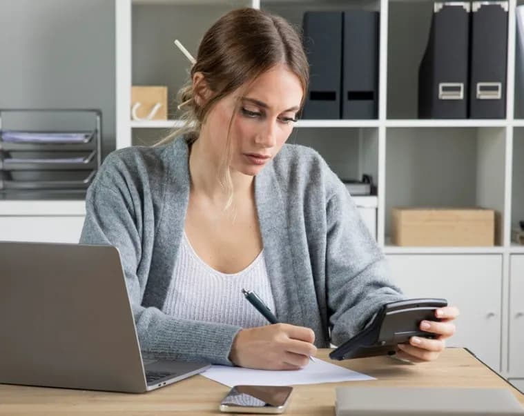 Czy można wystawić fakturę na zawieszoną działalność? Prawne pułapki