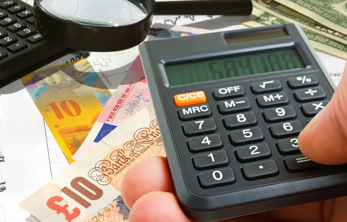 Na czym polega kredyt we frankach i jakie niesie ryzyko?